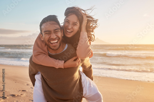 Foto Portrait, sunset and couple with piggyback at beach for affection, relationship or weekend getaway