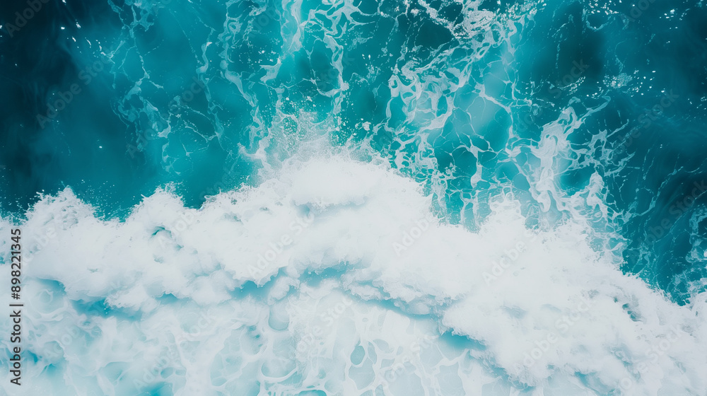 Naklejka premium Waves crashing from overhead