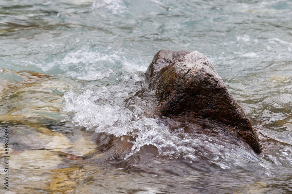 Obraz premium Detailes of water flowing in the Avisio stream - Val di Fassa - Italy