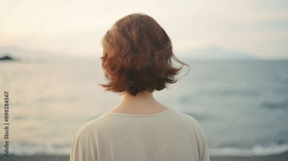 女, 女性, 海, 浜, 砂浜, 後ろ姿, 佇む女性, 浜辺に佇む女性, woman, female, sea, beach, sandy beach, back, standing, woman, standing on beach