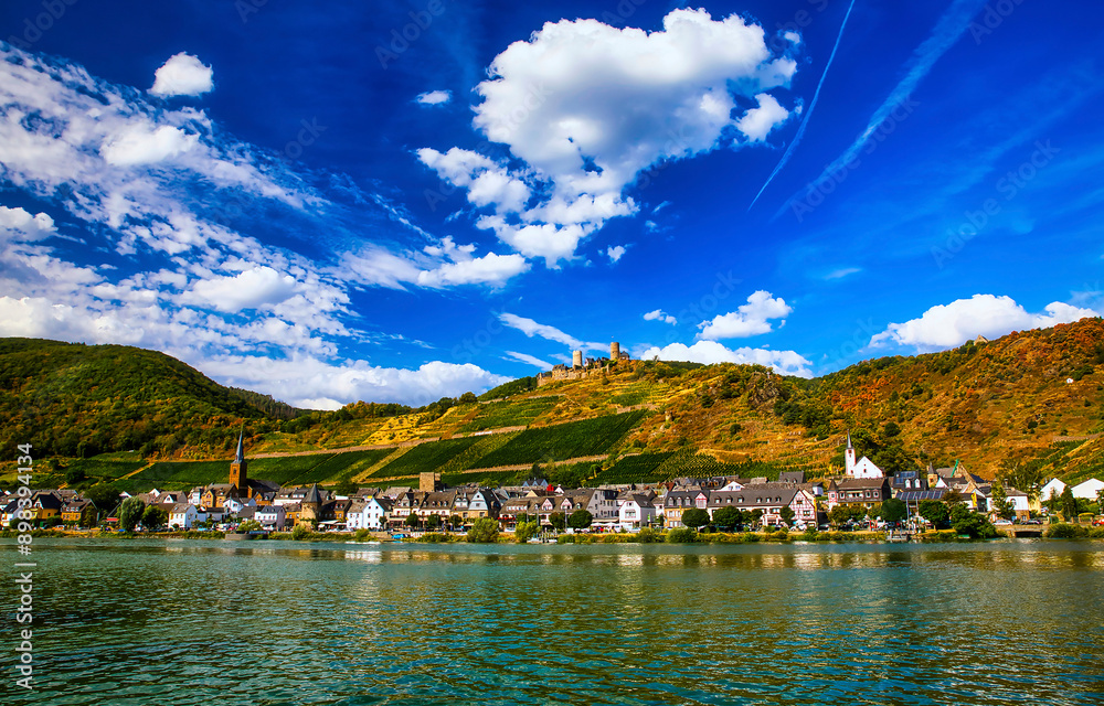 Naklejka premium lake in the mountains