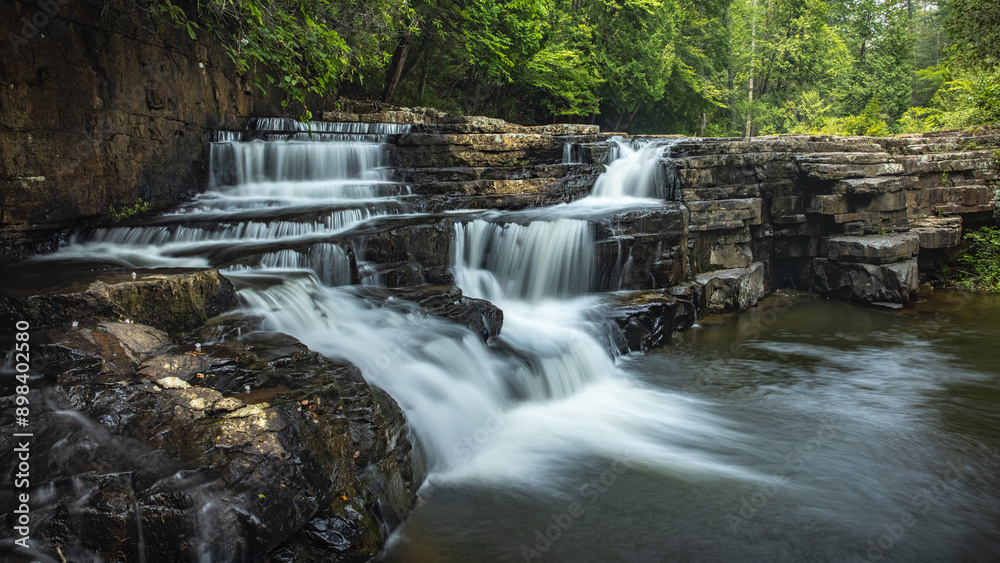 Obraz premium waterfall in the forest