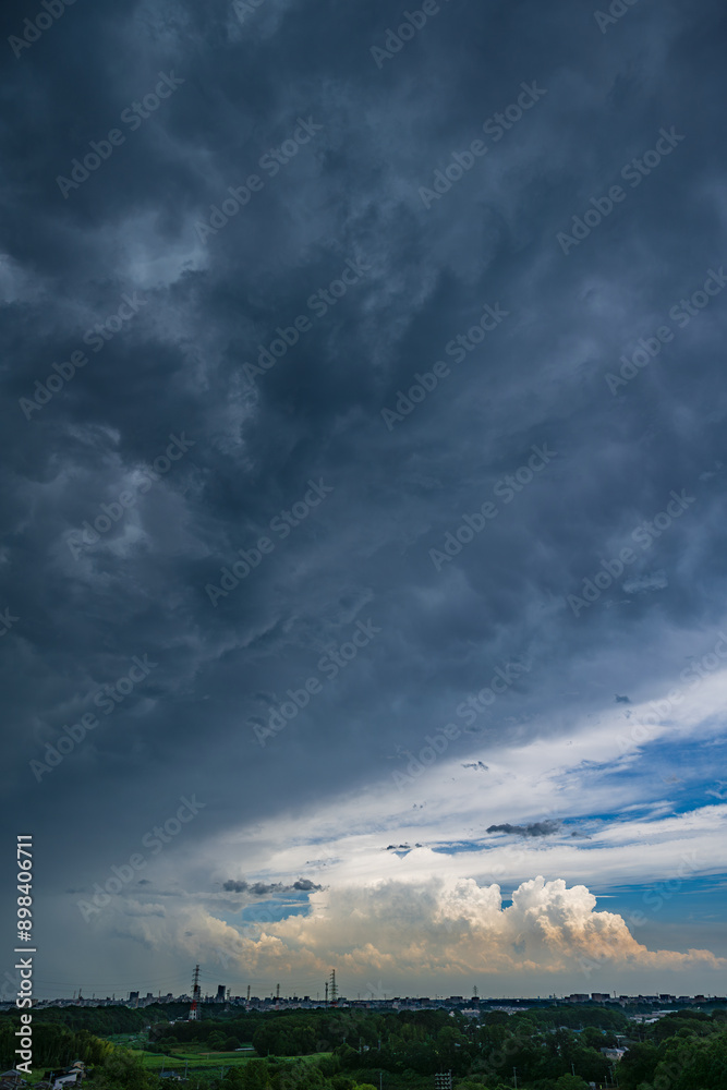 Obraz premium 頭上を通り過ぎる積乱雲
