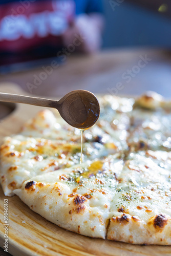 gorgonzola pizza with honey