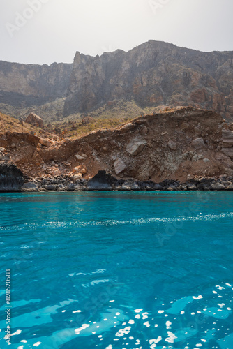 Obraz na płótnie Spectacular and beautifull coast and water in Socotra, Yemen. Spring in this original island. w salonie