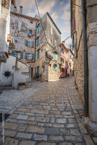 Fototapeta Naklejka Na Ścianę i Meble -  Old historical dreamy streets. Beautiful houses and businesses in a romantic tourist location. Beautifully landscaped streets and small squares in Rovinj, Istria, Croatia