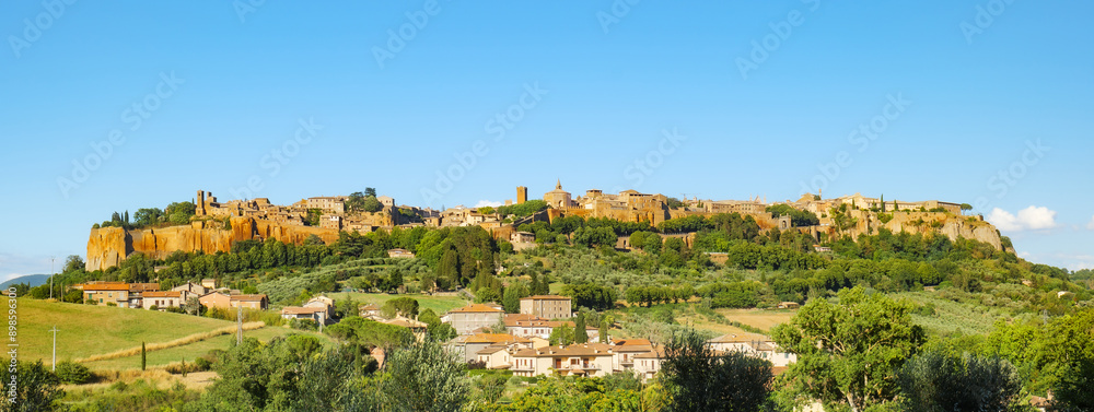 Obraz premium Orvieto, Italy. Afternoon view of Orvieto and its historic center. The Countryside surround the old Etruscan city in the province of Terni, Umbria. Banner header image.