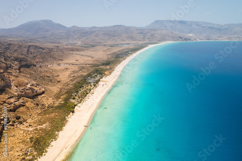 Obraz na płótnie Ocean coast near village Qalansiyah in Socotra Yemen. Amazing color of water! w salonie