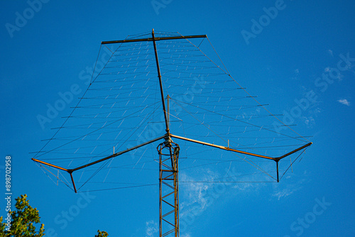  	Antena adiotelegraficzna i radiotelefoniczna  2672 khz 