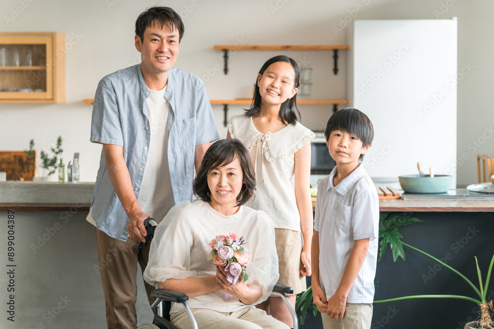 Fototapeta premium 車椅子の家族を支える家族・リハビリ・退院した風景 