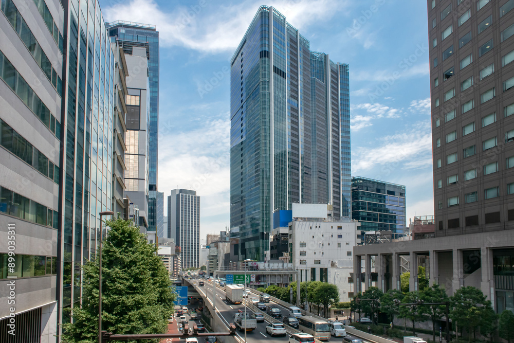 Obraz premium 東京都渋谷区の大規模再開発施設、渋谷サクラステージと国道246号線