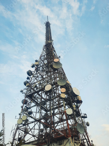 torre no alto de um monte