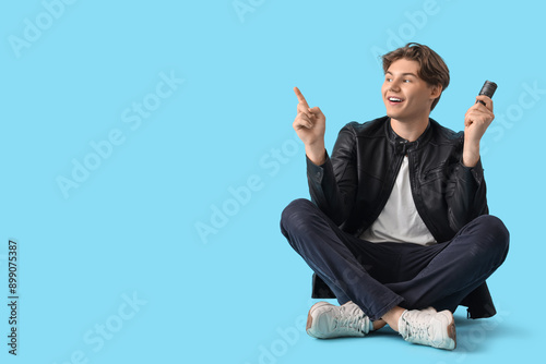 Young man with flashlight p...