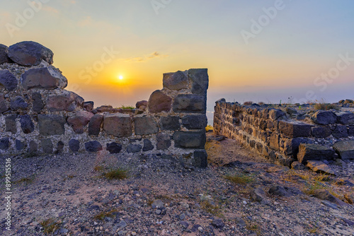 Obraz na płótnie Sunrise view of the crusader Belvoir Fortress w salonie