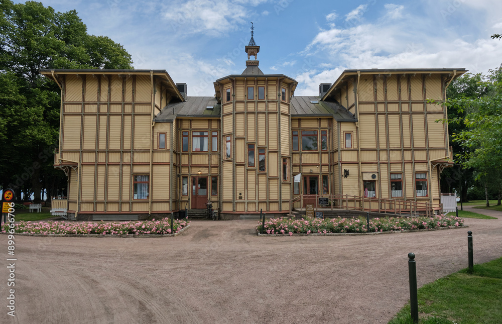 Fototapeta premium Day trip on a cloudy summer day to the town of Hjo on Lake Vaettern, Sweden's second largest lake