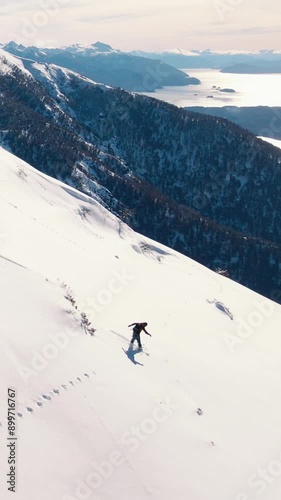 Ski & Snowboard - Invierno Patagonia - Montaña nevada - Drone Vertical
