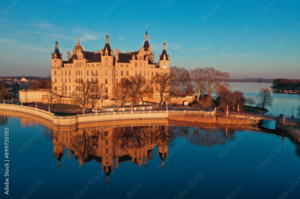 Obraz premium Schweriner Schloss am Schweriner See UNESCO Welterbe, Residenzensemble, Sehenswürdigkeit