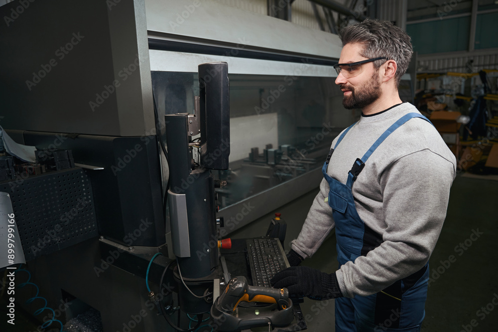 Professional uses modern equipment in production Professional uses modern equipment in production