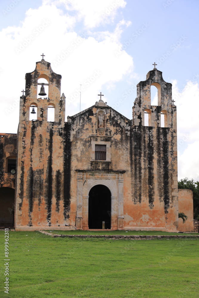 Fototapeta premium cathedral of manì, yucatan, mexico