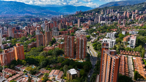 Imagen aérea tomada desde el sur oriente de la ciudad de Medellín, en el barrio Poblado.