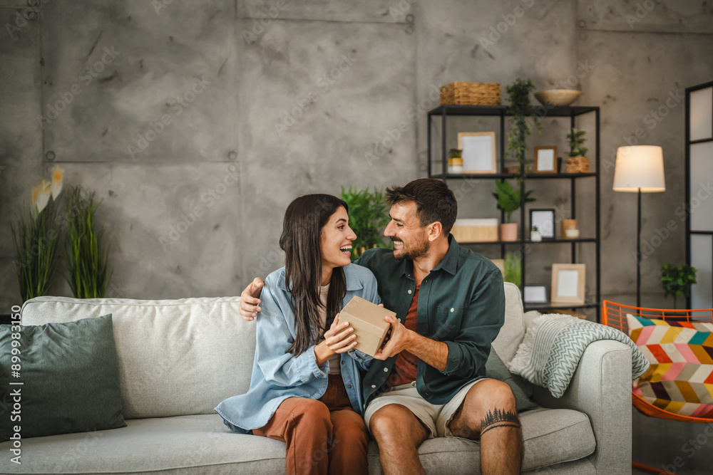 Obraz premium Boyfriend surprise his girlfriend for birthday with gift present