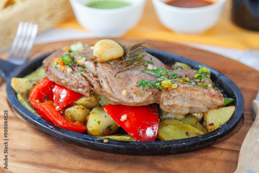 Sirloin Mexicano servido en Sartén Sirloin Mexicano servido en Sartén