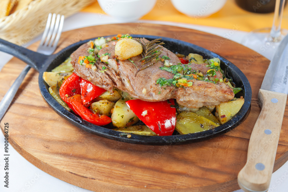 Sirloin Mexicano servido en Sartén Sirloin Mexicano servido en Sartén
