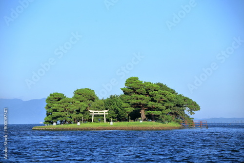 島根県松江市の観光名所である夏の宍道湖と嫁ヶ島