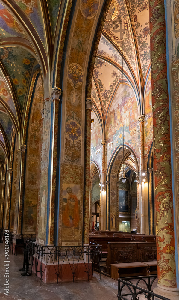 Obraz premium Side passage of Saints Peter and Paul Basilica in Vysehrad district of the Prague in the Czech Republic