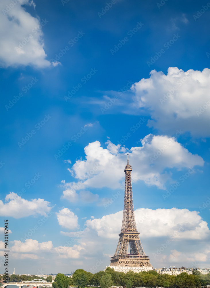 Fototapeta premium Eiffel tower and beautiful sky.