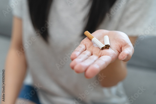 Obraz na plátně Close-up people destroy the tobacco and has the willpower to quit smoke