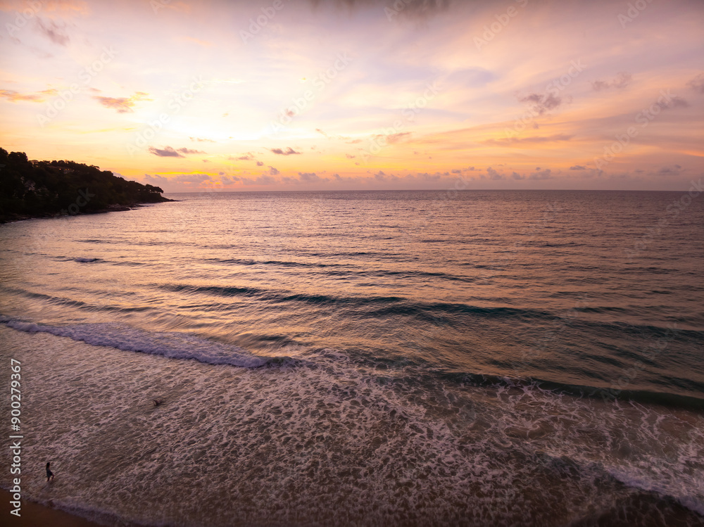 Obraz premium Nature landscape beautiful Light Sunset or sunrise over sea,Colorful clouds dramatic sky seascape,Amazing clouds and waves in sunset sky background