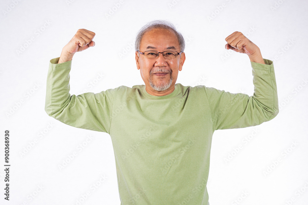 Naklejka premium Portrait Asian grey haired smiling senior man flexing muscles and smiling studio shot isolated on white background, elderly showing off very strong and healthy