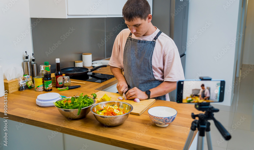 The chef is broadcasting live from workshop how to prepare a spicy glass noodle salad The chef is broadcasting live from workshop how to prepare a spicy glass noodle salad