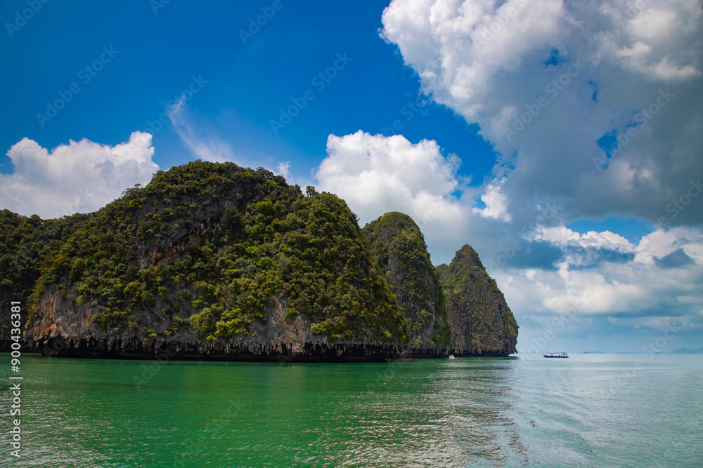 Obraz premium Paisaje exótico y hermosa vista durante un crucero en barco por el Océano Índico en Tailandia, papel tapiz, fondo