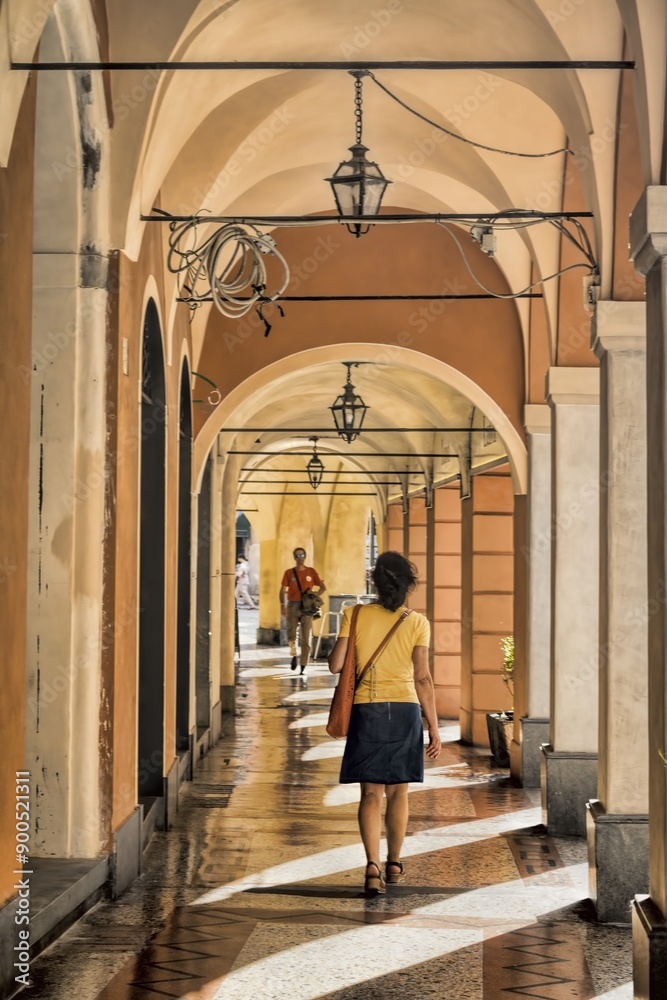 parma, italien - 07.10.2023 - arkadengang in der altstadt