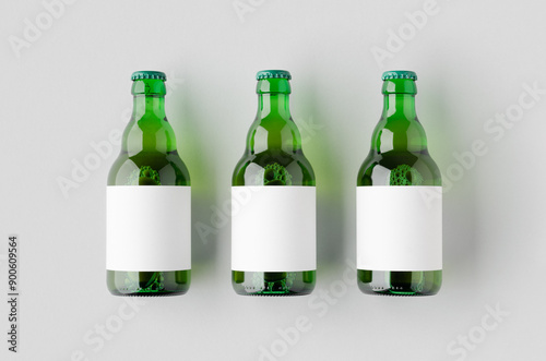 Cuadro en lienzo Green steinie beer bottle mockup with blank label.
