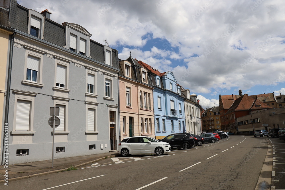 Bâtiment typique, vue de l'extérieur, ville de Thionville, département de la Moselle, France