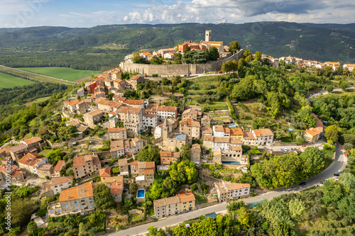Obraz na płótnie Aerial view of the picturesque historic town of Motovun, Istria region, Croatia w salonie