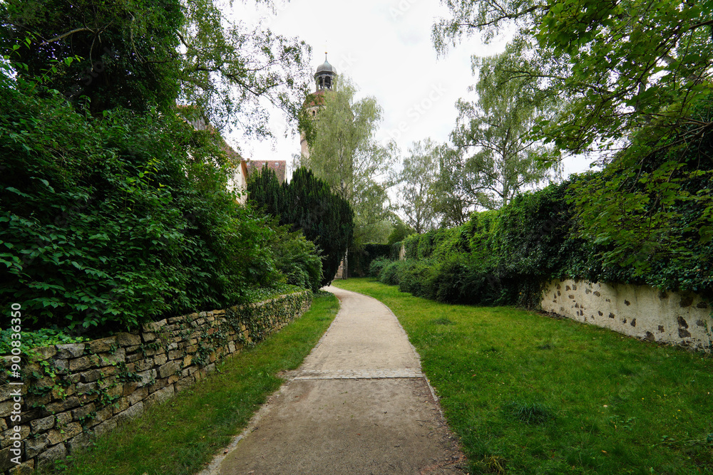 The Nikolaizwinger is one of the two remaining remnants of the double city wall around Görlitz and is now a green area. The Nikolaizwinger is one of the two remaining remnants of the double city wall around Görlitz and is now a green area.