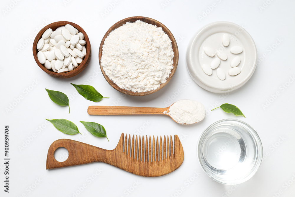 Collagen in powder and tablets with a wooden comb