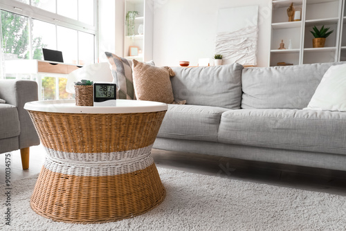 Digital hygrometer with pla...