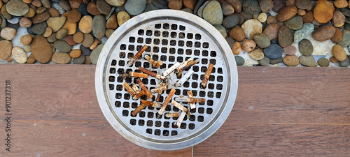 Cigarettes discarded in garbage dumps are harmful to the health of smokers