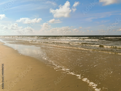 Blick vom Sandstrand auf die Nordsee