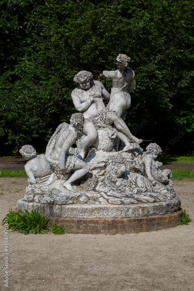 Statues depicting Bacchus adorn Parma's Ducal Park Statues depicting Bacchus adorn Parma's Ducal Park