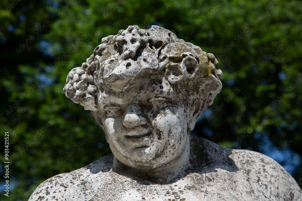 Statues depicting Bacchus adorn Parma's Ducal Park Statues depicting Bacchus adorn Parma's Ducal Park