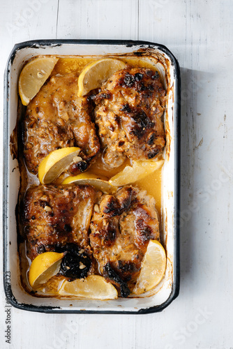 Obraz na płótnie tray of baked chicken thighs w salonie