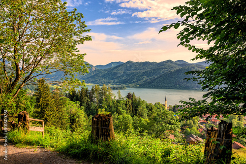 Idyllischer Blick über den Schliersee und der Bergwelt in Oberbayern, Deutschland, Europa photo