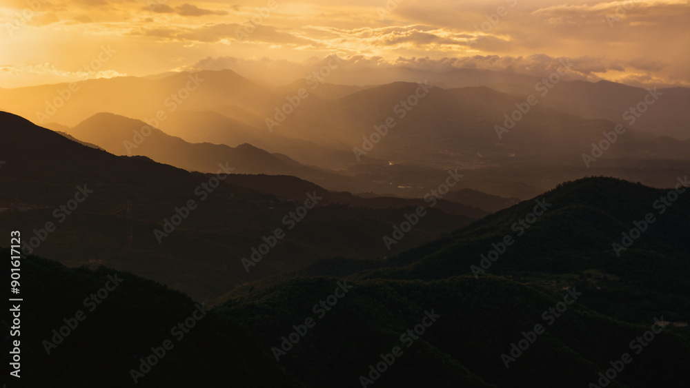 Obraz premium sunset in the mountains