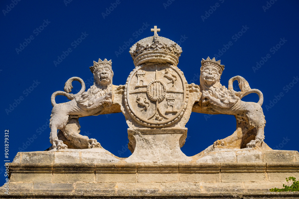 Obraz premium Puerta de los Leones, Main Entrance of the island of Lazareto, former military hospital, Illa del Llatzeret, interior of the port of Mahón, Menorca, balearic islands, Spain